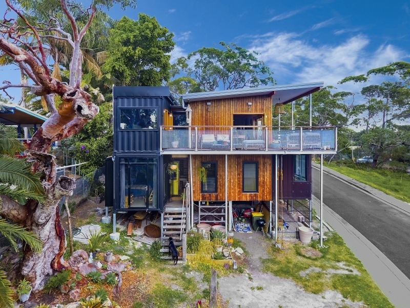 Multi-container home by Container Build Group