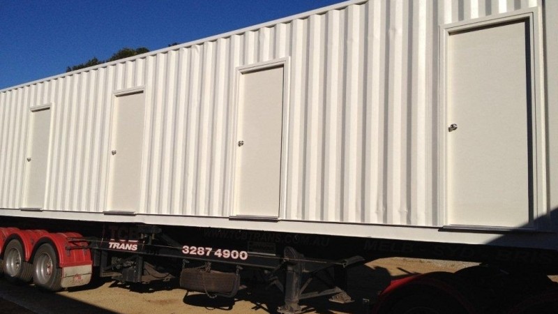 40ft container demountable camp cabin delivered complete on a semi-trailer